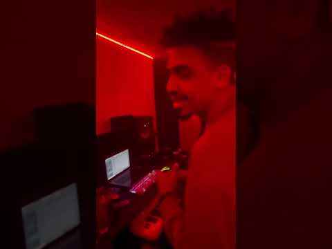 فرستايل اواب عاطف مع احد الفانز اخوك اسطورة