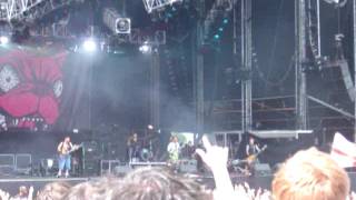 Soulfly - Roots Bloody Roots Live At Download Open Air 05-06-2004