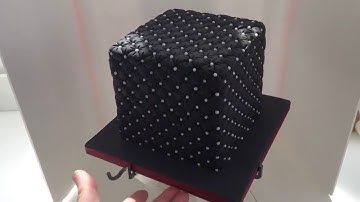 How To Get The Cake Decorating Quilting Effect Easy! - Continuous Quilting Mould with Ceri Griffiths