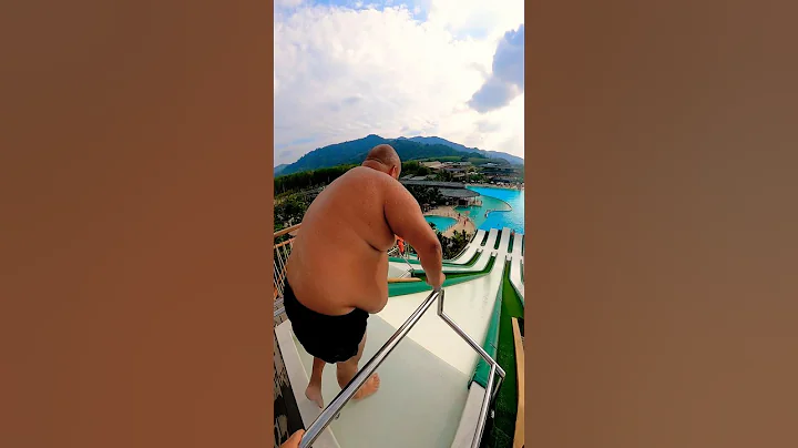 BIG MAN slip’n’slide jump at Blue Tree Phuket Thailand 😳 | #watermagic #waterpark #swimming