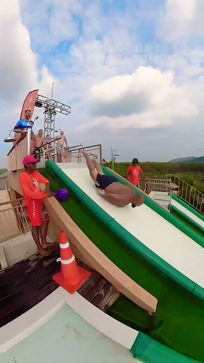 BIG MAN slip’n’slide jump at Blue Tree Phuket Thailand 😳 | #watermagic #waterpark #swimming