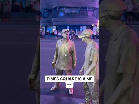 Ain’t they supposed to be standing still tho lol 😩 #goldman #statues #nyc #viral #trending #funny