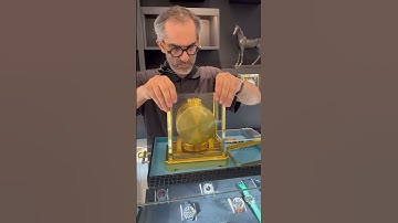 Ever wondered what’s hidden inside a Jaeger-LeCoultre Atmos clock?