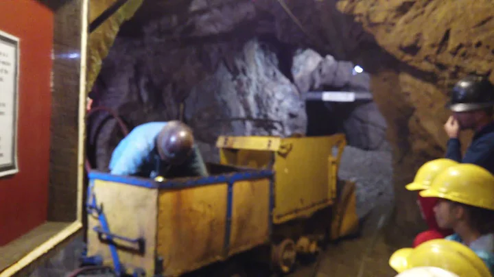 Taking a Tour of The Mollie Kathleen Gold Mine - C...