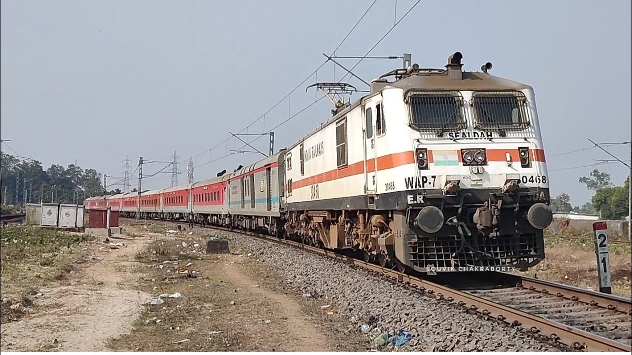 White Beast Sealdah WAP7 PADATIK EXPRESS On S Curve || 12377 Sealdah ...