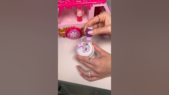 Making my own lipgloss! Trying the viral lip gloss truck! #walmart #walmarttoys