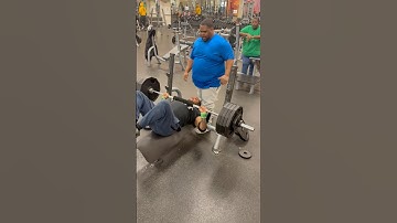 425 LB 2 SECOND PAUSE REP (NO LEGS) # #kendricklamar #benchpress #weightlifting #chestworkout #AGF