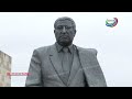 В Махачкале возложили цветы к памятнику Расула Гамзатова