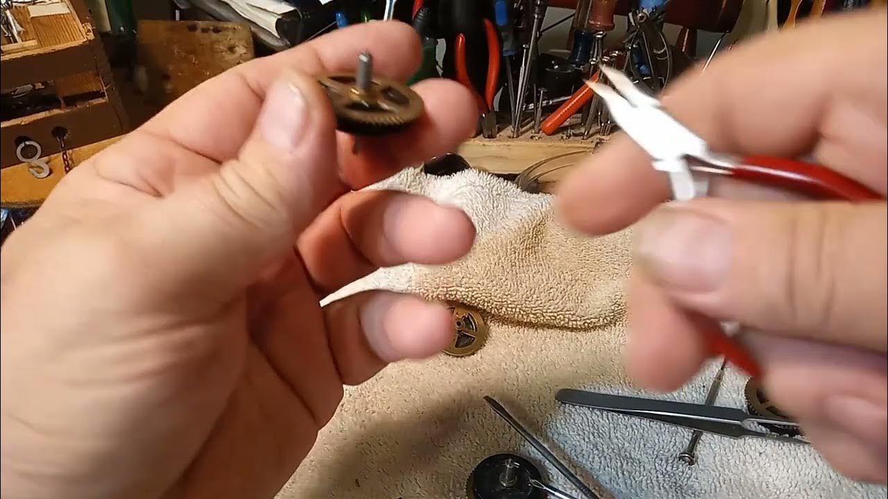 Click operation for ratchet wheels explained for cuckoo clocks. 20220317 200008 YouTube