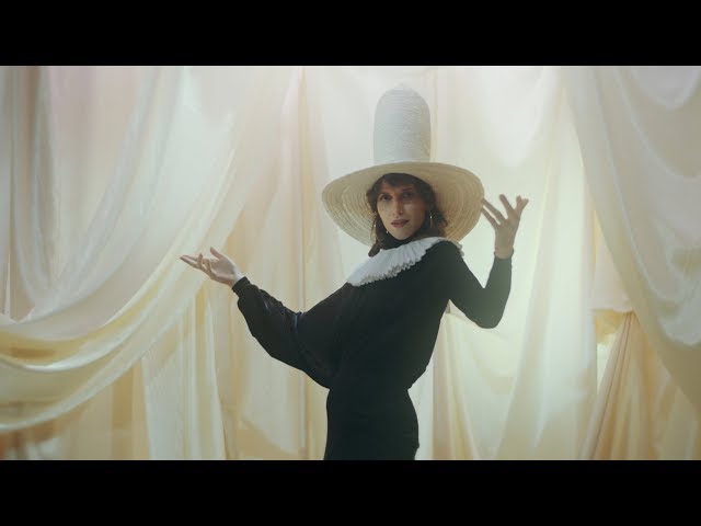 Aldous Harding - The Barrel (Official Video) class=