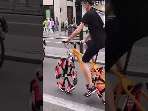 Bicicleta con ruedas de zapatillas! 🌎🚴👟 #NovedadesTecnológicas #CuriosidadesInnovadoras