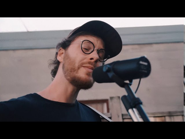 Смотреть «Field Guide - You Were - Backyard Sessions» на YouTube Смотреть «Field Guide - You Were - Backyard Sessions» на YouTube