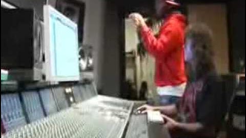 EbRu working on LOVESOUNDZ @ Studio Patchwerk.mpg