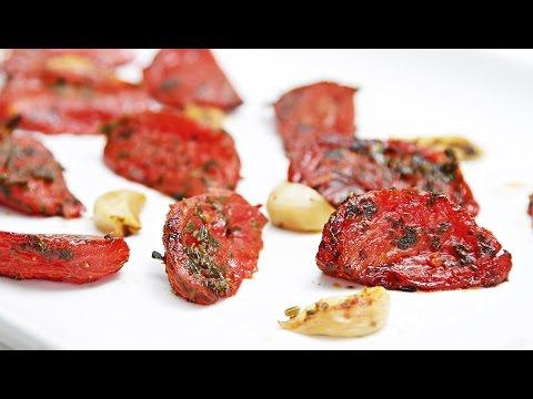 Oven-roasted tomatoes with garlic & lemon thyme - A simple recipe with endless possibilities