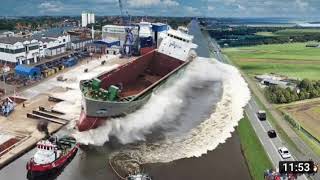 Gient ship got crash in water