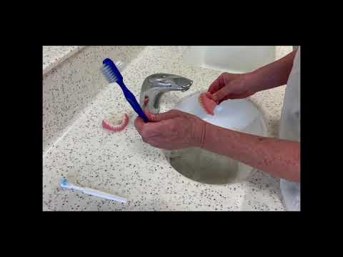 Como cuidar de suas dentaduras