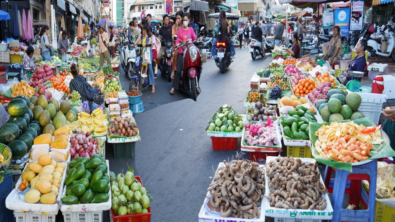 Best Evening Street Market Tours @Toul Tumpoung 2026 – Various Fast Food & Fresh Food On The Street