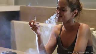 girl smoking 🚬🚬🚭🚭🚭🚭😂😅🤣☺️🙂
