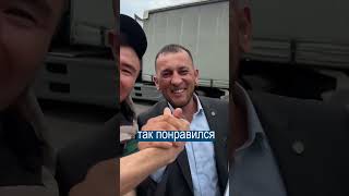 Бизнесмен Подарил 100 КВАРТИР Сотрудникам