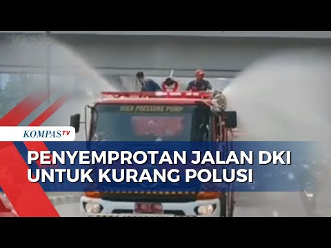 Kurangi Polusi Udara, Pemprov DKI Lakukan Penyemprotan Air di Jalan Utama Jakarta