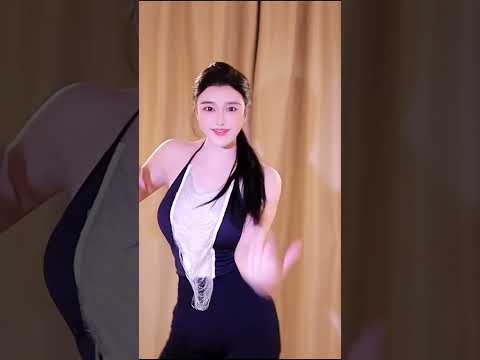 东方美女的绝美舞姿 自信又迷人 每个动作都散发出无法抗拒的魅力 看完整个人都充满能量 更年轻 