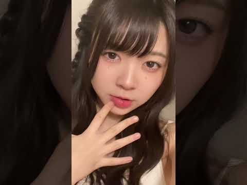 あっつい(肩の紐がねじれてる)