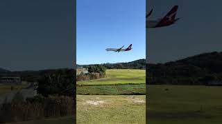 Qantas Boeing 737-800 Vh-Vyz Landing In D Coast Airport Operating From Sydney Airport
