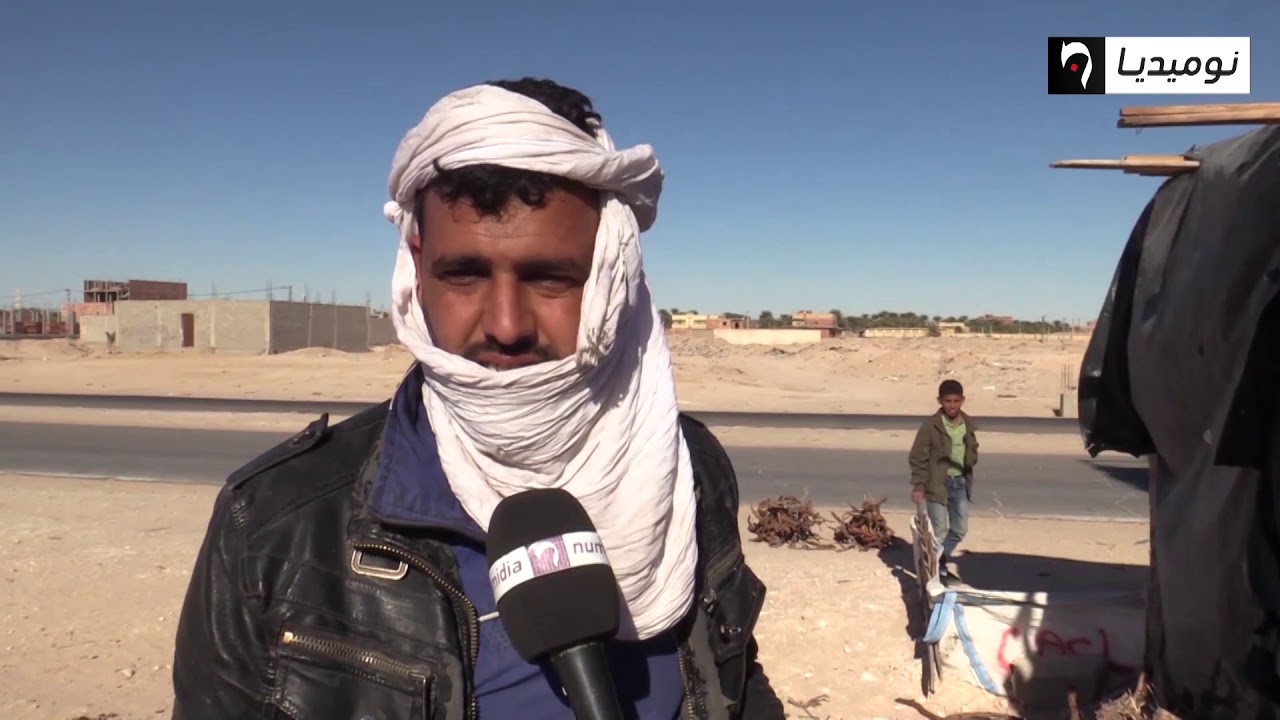 ورقلة: الشاب محمد يتخد من بيع الحطب مهنة لكسب قوته