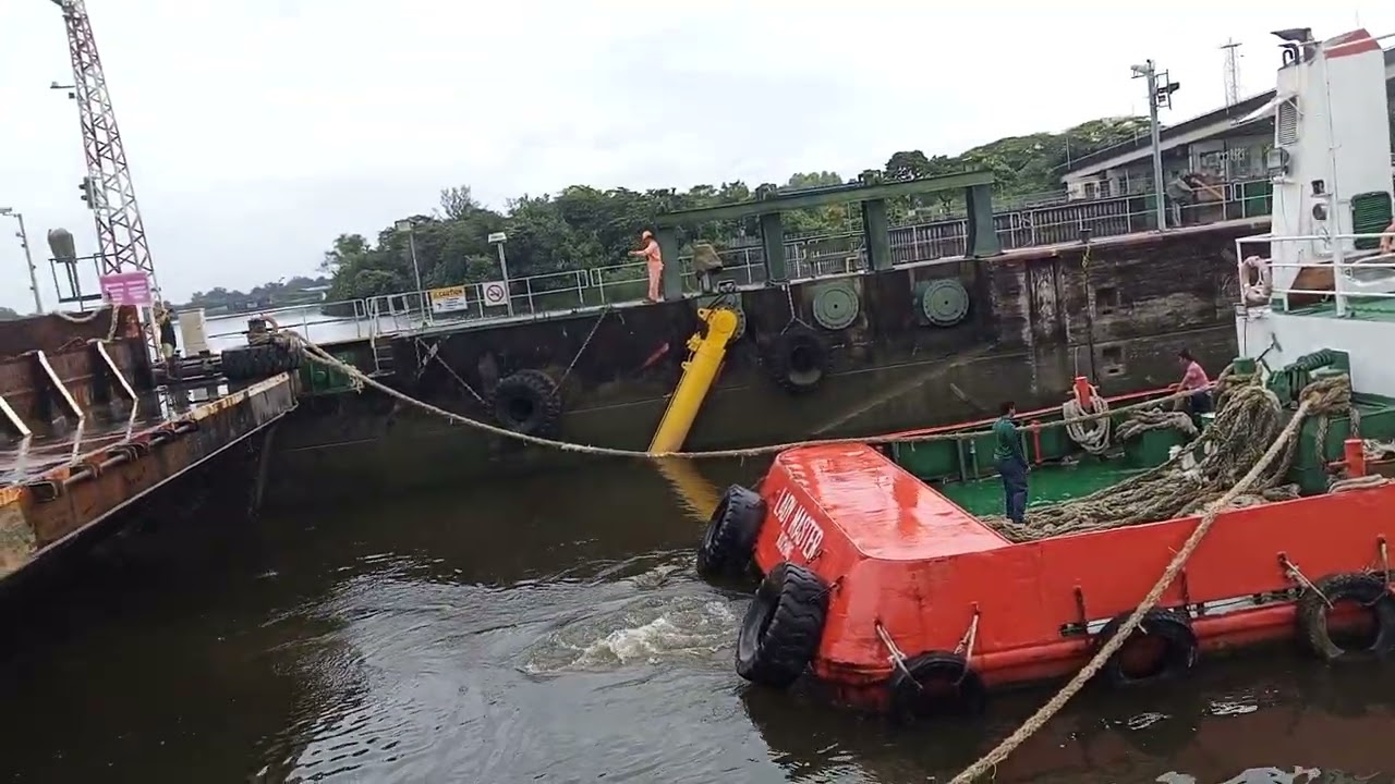 Pgi ini kita ambk tabut tongkang dan kapal ikan dari sebelah hulu guess semua 