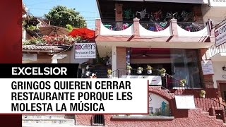 Pareja de extranjeros busca cerrar restaurante de Puerto Vallarta por tocar música mexicana