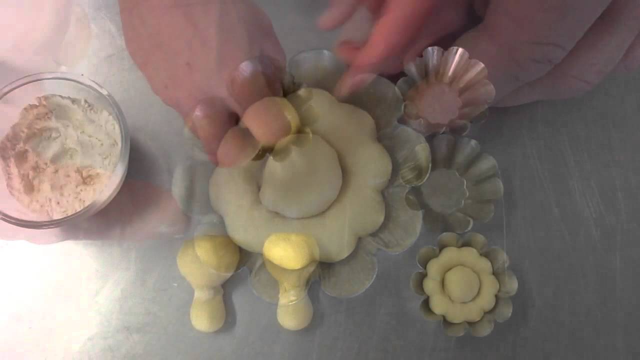 apprendre et réaliser facilement à façonner des petites brioches tête,