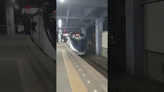 京成電鉄のかっこいい特急 スカイライナー（2代目AE形電車）64号、夜の青砥駅を通過。2024/1/6（東京都葛飾区）KEISEI RAILWAY SKYLINER Tokyo JAPAN TRAIN