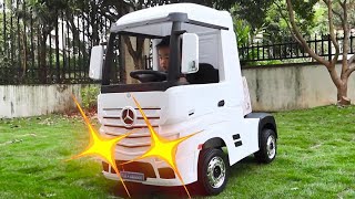 Feng Feng Assembles Mercedes Toy Truck to Deliver Packages - Big Delivery Adventure