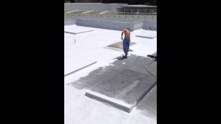 UV-Schutzerneuerung bei altem Polyurethan-Dachspritzschaum