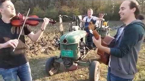 Tractor band music (old Deutz tractor + violin + guitar) :)