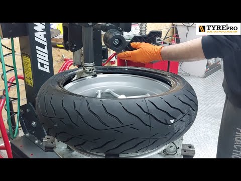 Видео: Dunlop Roadsmart IV шинэчлэгдлээ: нүцгэн мотоциклоос зам хүртэл илүү олон талт байдал