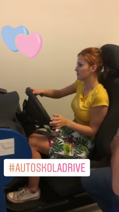 Terezka poprve za volantem, ale v kancelari :-)