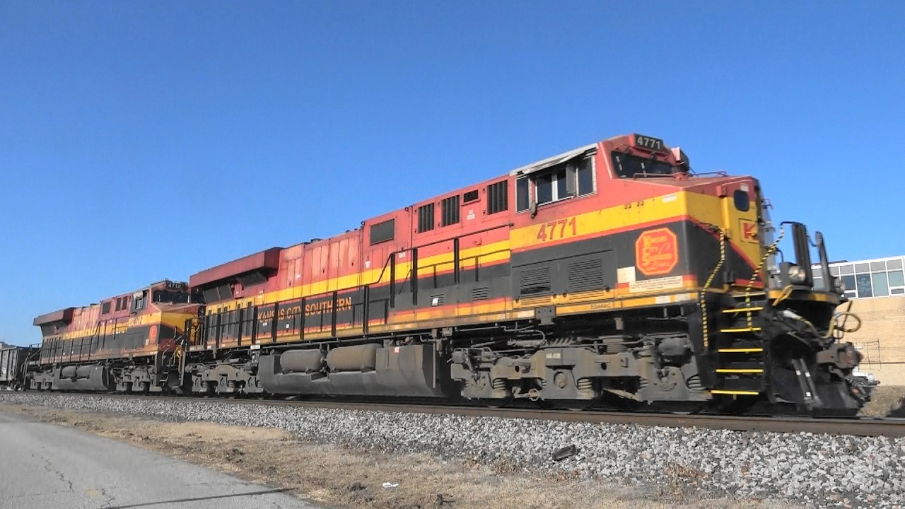 KCS 4771 Leads a Freight, Davenport, IA 2/4/26