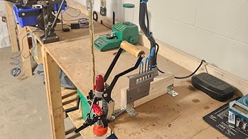 Lee app Deluxe with Dillon case feeder in action 