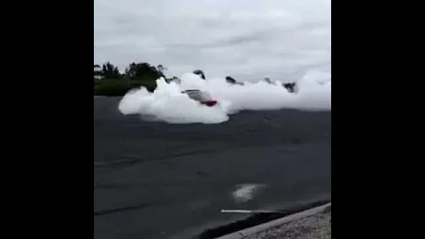 PAULYY RED HOLDEN VL CALAIS TURBO BURNOUT