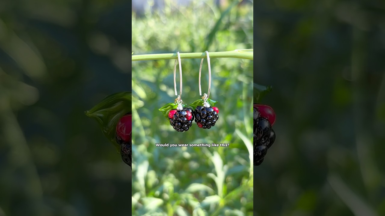 Would you wear these adorable berry earrings?🧺🍓🍃  