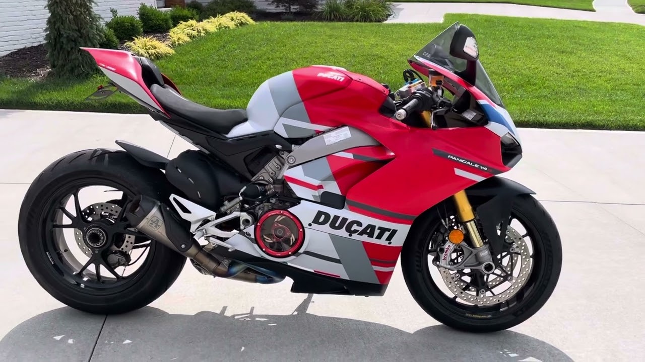Ducati Panigale V4S Corse review