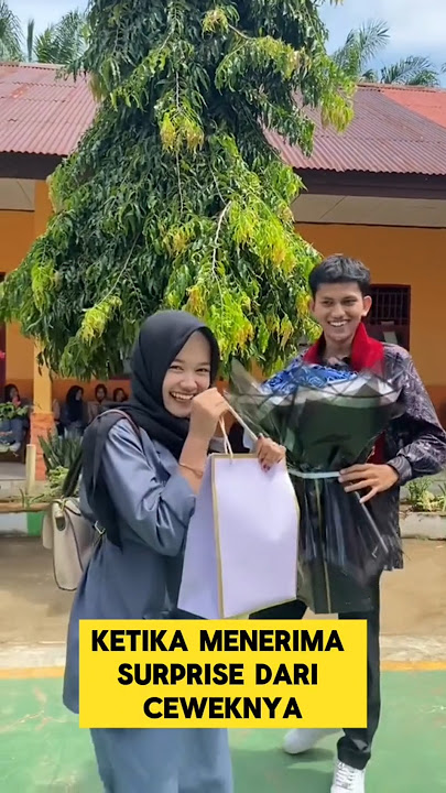 momen romantis ketika pacar kasih surprise cowok nya saat wisuda ‼️‼️ #romantis #pacar #wisuda