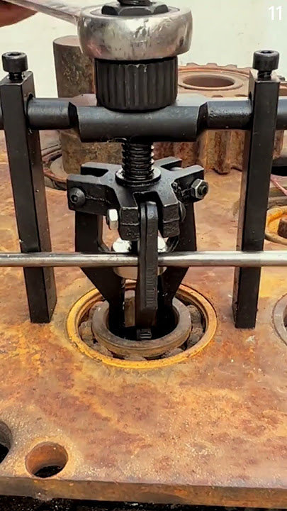 Cara yang cerdas melepaskan komponen mesin yang sudah berkarat menggunakan alat sederhana #shorts