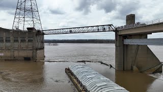 Drone video: Barges loose on Ohio River