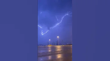 سبحان الله الرعد في سماء مكة 