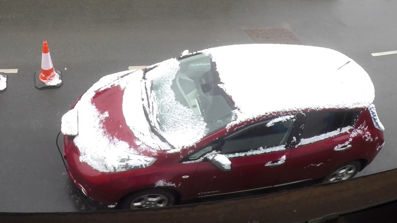 Nissan LEAF EV Preheat Defrost - YouTube