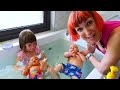 Bianca nage dans le jacuzzi avec Bébé Born 💦 Vlog famille pour enfants. Mp3 Song