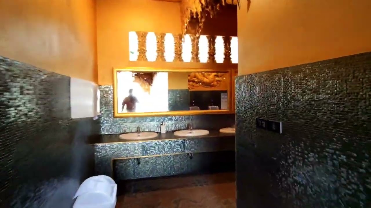 The Golden toilet at the White temple ห้องน้ำสีทองวัดร่องขุ่น สรุปเนื้อหาที่เกี่ยวข้องกับ