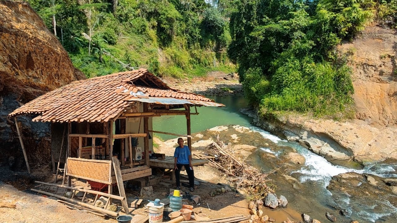 Kaget.. Jumpa Seorang Kakek Tinggal Menyendiri Di Gubuk Kecil Pinggir Sungai Di Kelillingi Hutan